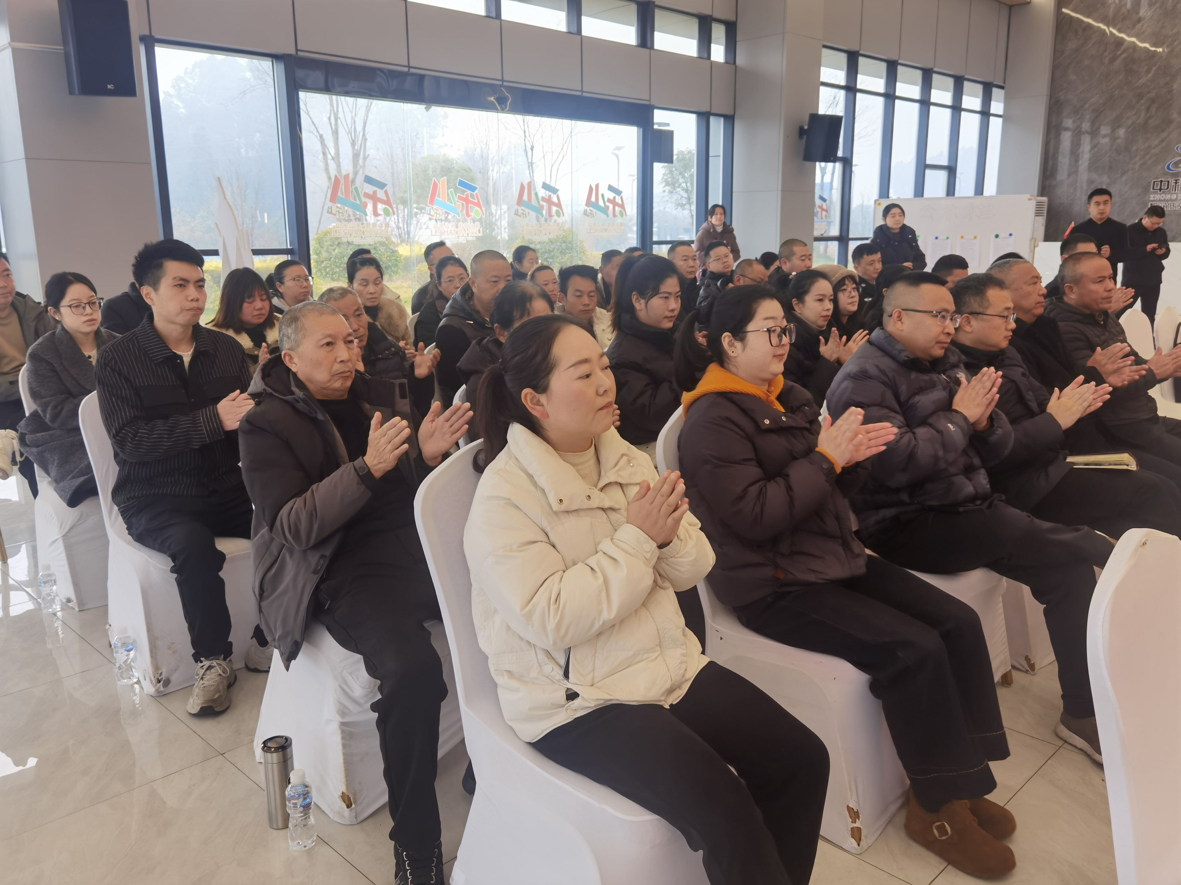 选民代表在述职现场