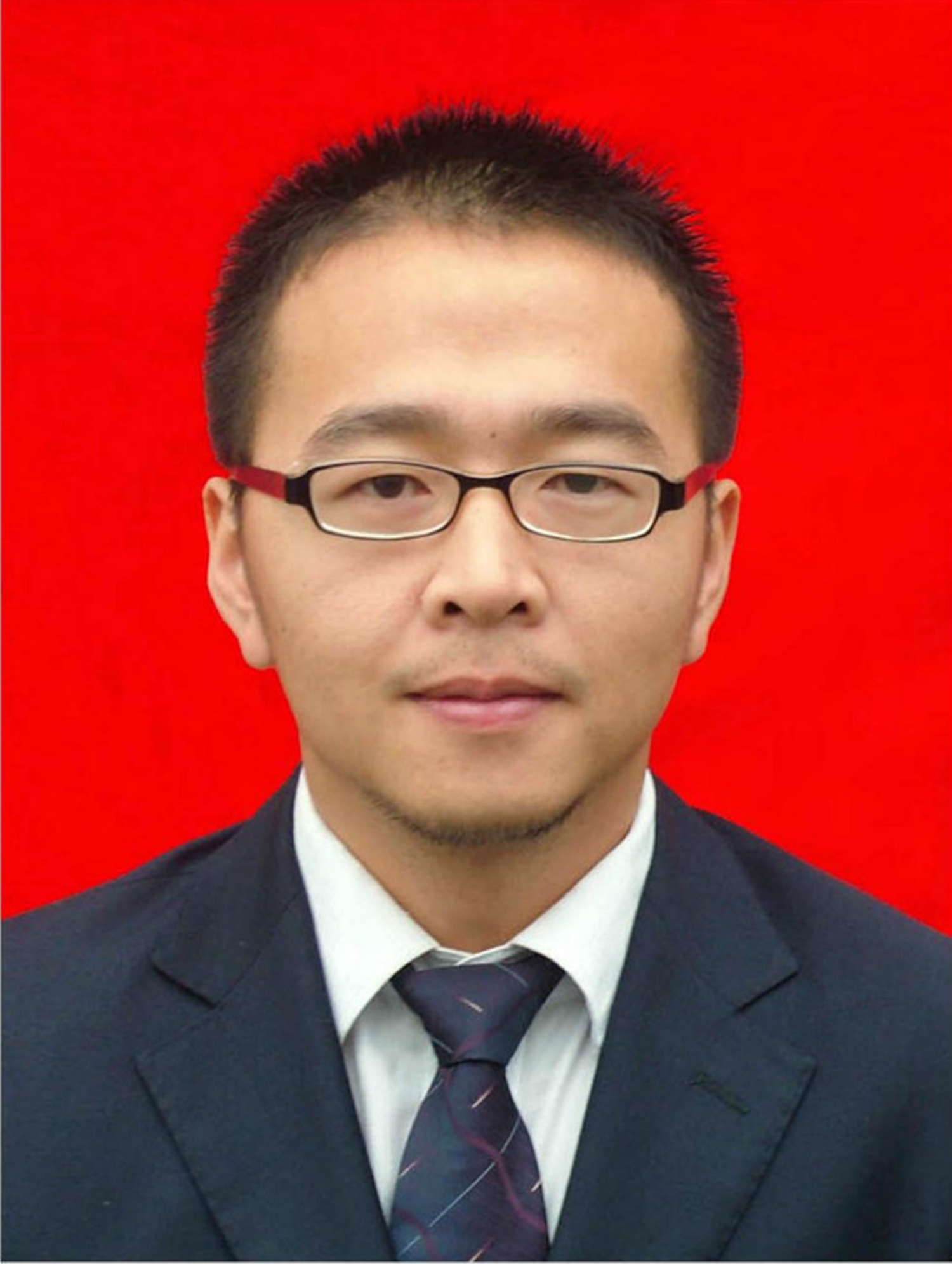 谭刚（党委委员、纪委书记）