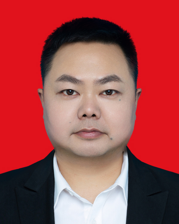 姓名：宋超    职务：镇党委委员、副镇长  职责：负责发展改革、招商引资、财政、村（社区）”三资“管理等工作  电话：13980272399 2